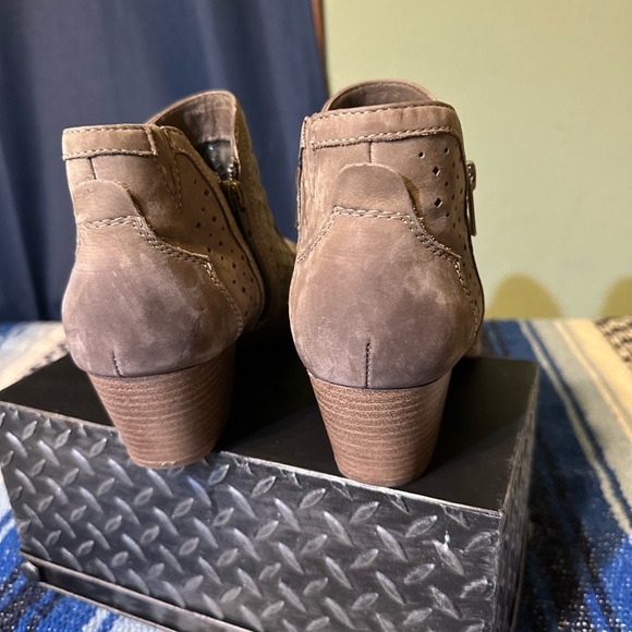 Earth ‘Marion’ khaki color leather ankle boots, women’s size 9 - Picture 5 of 10